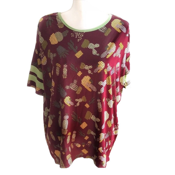 LuLaRoe Tops - ⭐️ 3 For $15 LuLaRoe Cactus Irma Shirt